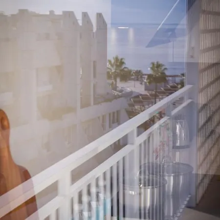 Banus - Center - Prime Location - Bright3br - 2ba - Sea Views From Living Room, Bedrooms & Terrace - Outdoor Terrace Balcony - Steps From The - Walk Everywhere - Surrounded By Restaurants & Bars - Ideal For Families Apartment Marbella