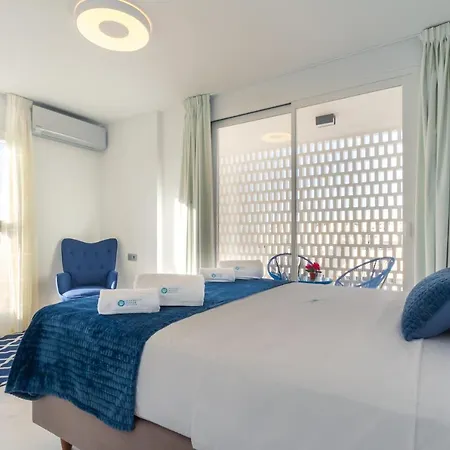 Banus - Center - Prime Location - Bright3br - 2ba - Sea Views From Living Room, Bedrooms & Terrace - Outdoor Terrace Balcony - Steps From The - Walk Everywhere - Surrounded By Restaurants & Bars - Ideal For Families *