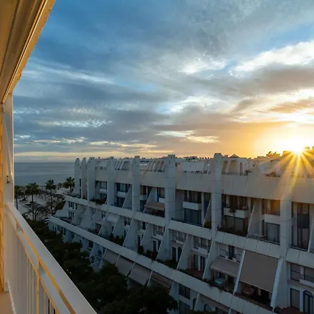 Banus - Center - Prime Location - Bright3br - 2ba - Sea Views From Living Room, Bedrooms & Terrace - Outdoor Terrace Balcony - Steps From The - Walk Everywhere - Surrounded By Restaurants & Bars - Ideal For Families Apartment Marbella