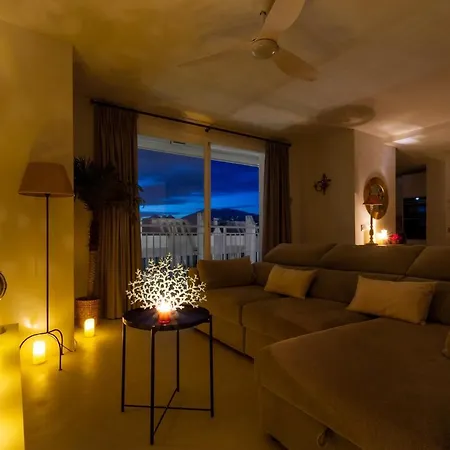 Banus - Center - Prime Location - Bright3br - 2ba - Sea Views From Living Room, Bedrooms & Terrace - Outdoor Terrace Balcony - Steps From The - Walk Everywhere - Surrounded By Restaurants & Bars - Ideal For Families Apartment *