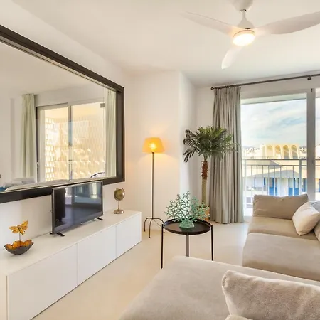 Banus - Center - Prime Location - Bright3br - 2ba - Sea Views From Living Room, Bedrooms & Terrace - Outdoor Terrace Balcony - Steps From The - Walk Everywhere - Surrounded By Restaurants & Bars - Ideal For Families