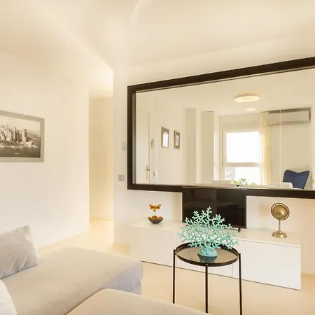 Banus - Center - Prime Location - Bright3br - 2ba - Sea Views From Living Room, Bedrooms & Terrace - Outdoor Terrace Balcony - Steps From The - Walk Everywhere - Surrounded By Restaurants & Bars - Ideal For Families Apartment