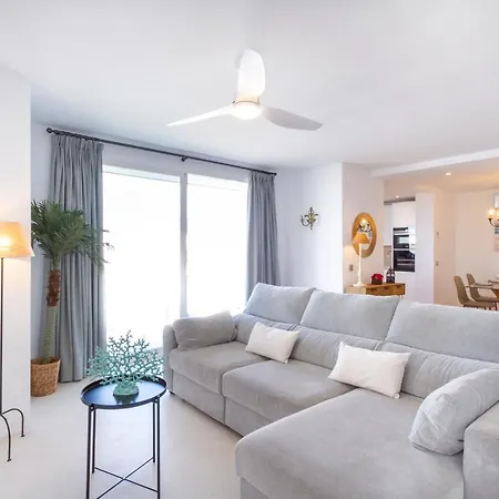 Banus - Center - Prime Location - Bright3br - 2ba - Sea Views From Living Room, Bedrooms & Terrace - Outdoor Terrace Balcony - Steps From The - Walk Everywhere - Surrounded By Restaurants & Bars - Ideal For Families Marbella