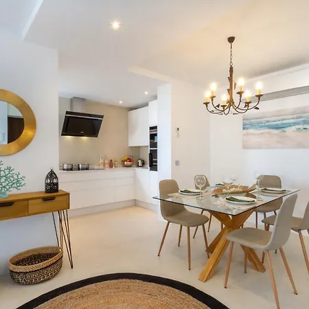 Banus - Center - Prime Location - Bright3br - 2ba - Sea Views From Living Room, Bedrooms & Terrace - Outdoor Terrace Balcony - Steps From The - Walk Everywhere - Surrounded By Restaurants & Bars - Ideal For Families Marbella