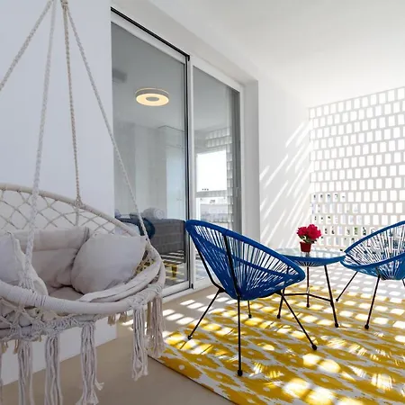 Apartment Banus - Center - Prime Location - Bright3br - 2ba - Sea Views From Living Room, Bedrooms & Terrace - Outdoor Terrace Balcony - Steps From The - Walk Everywhere - Surrounded By Restaurants & Bars - Ideal For Families