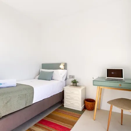 Banus - Center - Prime Location - Bright3br - 2ba - Sea Views From Living Room, Bedrooms & Terrace - Outdoor Terrace Balcony - Steps From The - Walk Everywhere - Surrounded By Restaurants & Bars - Ideal For Families