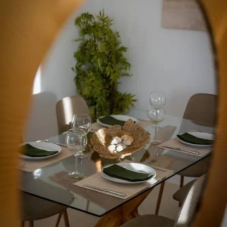 Banus - Center - Prime Location - Bright3br - 2ba - Sea Views From Living Room, Bedrooms & Terrace - Outdoor Terrace Balcony - Steps From The - Walk Everywhere - Surrounded By Restaurants & Bars - Ideal For Families *